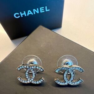 CHANEL CC Classic Earrings